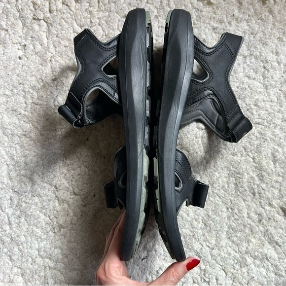 COLUMBIA Mens RIPTIDE II Black and Gray SANDALS Size 11 - Picture 3 of 11